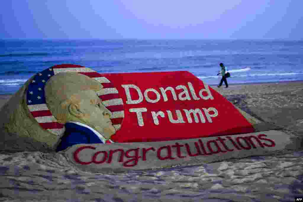 Kinyango kilichotengenezwa na msanii wa India Sudarsan Pattnaik cha Rais mteule Donald Trump kumpongeza kwa ushindi wake katika kinyang'anyiro cha urais huko mjini Puri, jimbo la Odisha November 6, 2024.