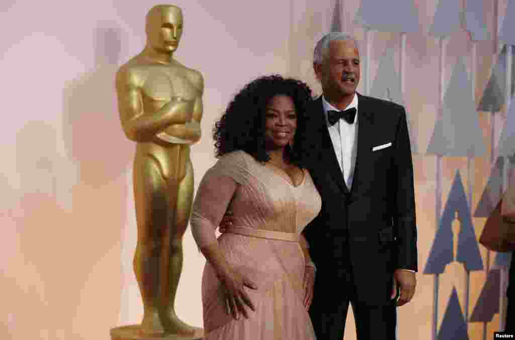 "Selma" producteur d'Oprah Winfrey et son partenaire Stedman Graham arrivent à la cérémonie des 87e Oscars à Hollywood, California, le 22 février 2015