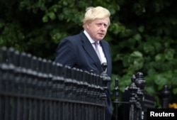 AB’den çıkma kampanyasının liderlerinden Johnson’ın başbakanlık hayalleri, kampanyadaki ortağı Michael Gove’un kendi adaylığını ortaya koymasıyla sona erdi. Gove’un, Johnson’ın parti liderliği için yapacağı yarışta seçim kampanyasını yürütmesi bekleniyordu.