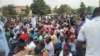Une manifestation des employés de la fonction publique, à Cotonou, le 24 mars 2018. (VOA/Ginette Fleure Adandé)
