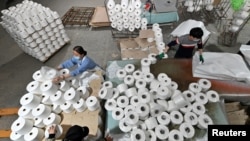 新疆一個棉花製品廠內的情景 （路透社轉發2021年4月1日照片）