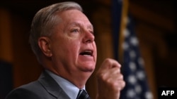 共和黨聯邦參議員格雷厄姆（Sen. Lindsey Graham, R-SC）2019年12月9日在記者會上發言。(資料圖片）