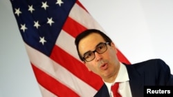 Le Secrétaire du Trésor des Etats-Unis, Steve Mnuchin, en conférence de presse lors de la réunion des ministres des Finances du G20 et des gouverneurs des banques centrales à Baden-Baden, en Allemagne, le 18 mars 2017. (Reuters / Kai Pfaffenbach)