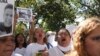 Familiares de personas arrestadas durante una ofensiva gubernamental relacionada con las protestas contra los resultados electorales, y familiares de otros presos políticos, exigen su liberación en Caracas, Venezuela, el lunes 9 de diciembre de 2024. 