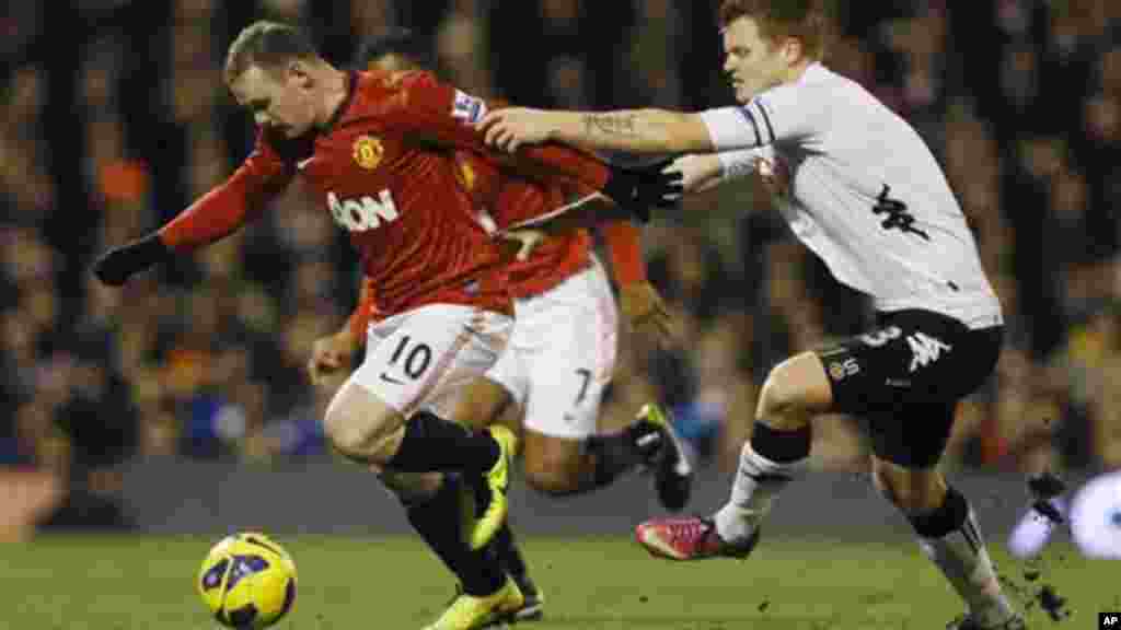 Wayne Rooney Il est le seul joueur du championnat anglais dans le catégorie des 10 mieux payés. Il gagne 22 millions d'euros.