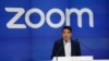 Zoom首席执行官袁征(Eric S. Yuan)2019年4月18日在纽约纳斯达克为Zoom上市敲钟。（资料照片）