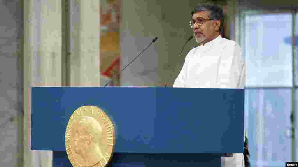 Lauréat du prix Nobel de la paix Kailash Satyarthi prononce un discours lors de la cérémonie de remise du Prix Nobel de la Paix à l'Hôtel de Ville d'Oslo, le 10 décembre 2014.