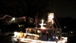 У США гірляндами прикращають човни