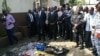 Saisie d'armes blanches et de drogues par la police à Abobo, à Abidjan, le 8 juin 2017. (VOA/Georges Ibrahim Tounkara)