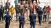 Tension dans un camp pour sans-abris au Cap en Afrique du Sud le 9 avril 2020.