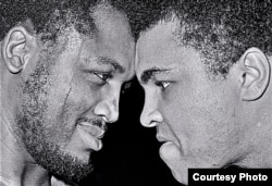 កីឡាករ Joe Frazier និង​លោក Muhammad Ali តទល់​មុខគ្នា​នៅ​មុន​ការ​ប្រកួត កាលពី​ឆ្នាំ១៩៧១។ (រូបថត​ផ្តល់​ឲ្យ​ដោយ​ George Kalinsky)