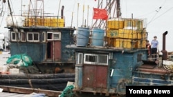 中國非法漁船被南韓海上護衛隊拘捕。（資料圖片）