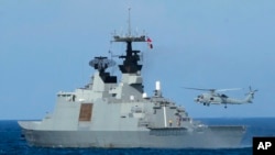 台灣海軍一艘拉法葉級巡防艦在高雄附近海域演習（2013年5月16日）