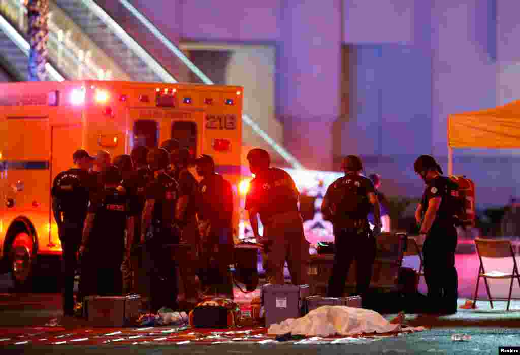 De nombreuses personnes ont été tuées après la fusillade lors d'un festival de musique, à Las Vegas, le 1er octobre 2017.
