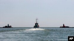 Російський патрульний човен поблизу Маріуполя, 30 травня 2022. (AP Photo)