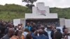 La visite au mausolée didié aux victimes de ce massacre, à Fizi, le 30 décembre 2019. (VOA/Ernest Muhero)
