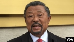 Jean Ping devant les studios de VOA Afrique à Washington DC, le 15 novembre 2016.