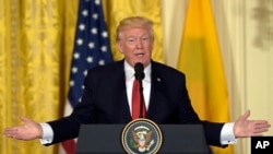 លោក​ប្រធានាធិបតី Donald Trump ថ្លែង​នៅ​ក្នុង​សេតវិមាន ក្នុង​រដ្ឋធានី​វ៉ាស៊ីនតោន កាលពី​ថ្ងៃទី១៨ ខែឧសភា ឆ្នាំ២០១៧។