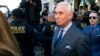 Stone, un fidèle de Trump inculpé dans l'affaire russe, interdit de communiquer