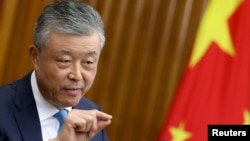中國駐英國大使劉曉明2019年8月15日在倫敦舉行的記者會上講話。