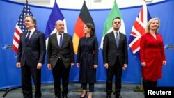 出席北約外長會議的美、法、德、意和英外長（從左至右），芬蘭和瑞典也派代表出席了本次會議。（攝於2022年4月6日）