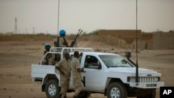 Un véhicule des Casques bleus à Kidal, au Mali. (AP Photo/Rebecca Blackwell)