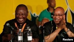 Jacob Zuma (droite)

