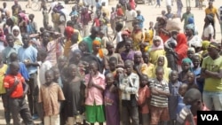 Le nombre de réfugiés fuyant nigérians au Cameroun pour échapper Boko Haram terrorisme a doublé au cours du mois passé. Ici, au camp de réfugiés en Minawao à la frontière nord du Cameroun avec le Nigeria, le 23 février 2015. (Moki Edwin Kindzeka / VOA)