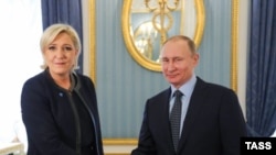 Rencontre entre le président russe Vladimir Poutine et la candidate RN Marine Le Pen.
