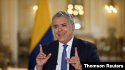 El presidente de Colombia, Iván Duque, habla durante una entrevista con Reuters en Bogotá. [Foto de Archivo]