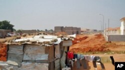Demolições, como a aqui representada em Luanda, são há anos assunto polémico em Angola (foto de arquivo)