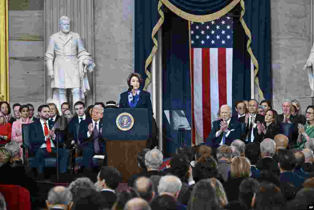 សមាជិកព្រឹទ្ធសភាអ្នកស្រី Amy Klobuchar, ថ្លែងក្នុងពិធីស្បថចូលកាន់តំណែងប្រធានាធិបតីលើកទី៦០នៅវិមានសភាកាលពីថ្ងៃទី២០ មករា ឆ្នាំ២០២៥។ 