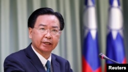 台灣外交部長吳釗燮在台北的一個記者會上講話。 （2018年8月21日）