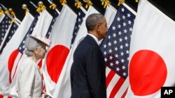 លោក Barack Obama និង​អធិរាជ​ស្រី​ជប៉ុន Michiko ចូលរួម​ពិធី​ស្វាគមន៍​មួយ​នៅ​ព្រះរាជវាំង​ Imperial Palace នៅ​ក្រុង​តូក្យូ​កាល​ពី​ថ្ងៃ​ទី​២៤ ខែ​មេសា ឆ្នាំ​២០១៤។