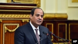 Le président égyptien, Abdel-Fattah el-Sissi, s'adresse au Parlement au Caire, le 13 février 2016.