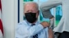 លោក Biden បាន​ចាក់​ដូស​ជំរុញ​នៃ​វ៉ាក់សាំង​កូវីដ១៩