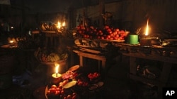 Vegetable sellers ply their wares by the light of locally-made lanterns in Lagos, Nigeria (file photo).