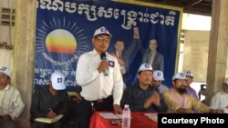 លោក​ សាន សឿង អាយុ​៥៩​ឆ្នាំ ជា​ប្រធានគណៈ​ប្រតិបត្តិ​របស់គណបក្សសង្រ្គោះជាតិ ប្រចាំ​ខេត្ត​កំពង់ចាម កាល​ពីកន្លង​ទៅ (Photo Courtesy)