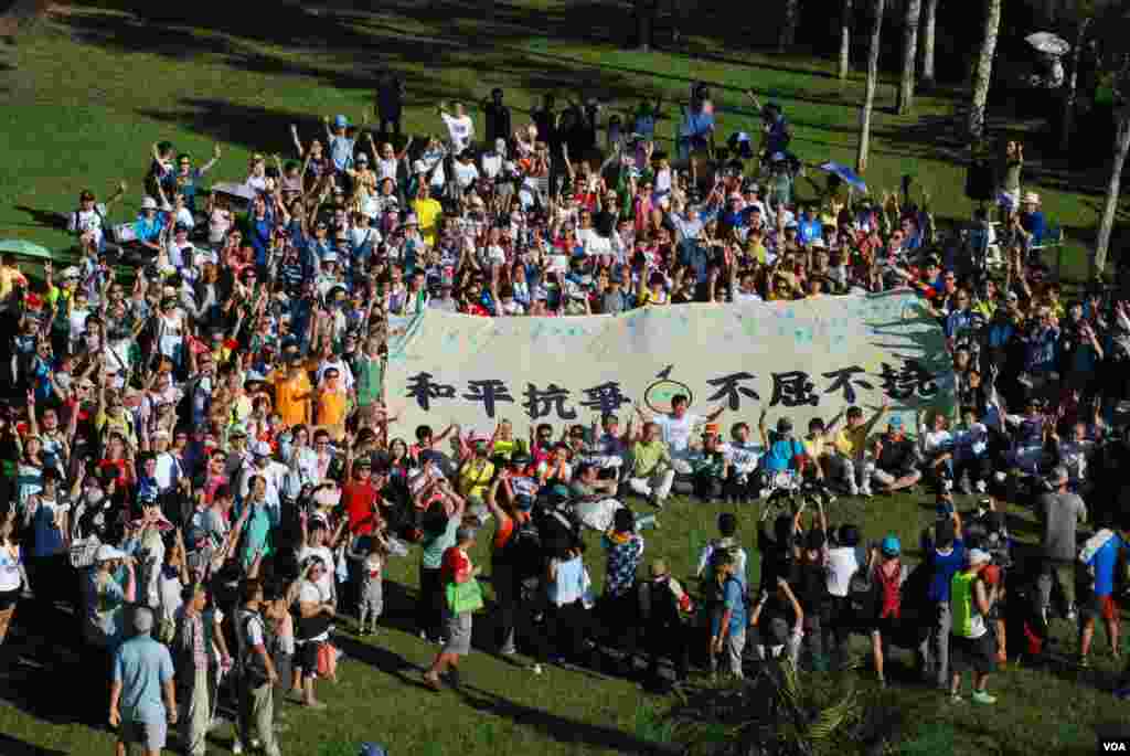 爭取香港真普選的和平佔中運動,星期日發起「民主登高日」活動。 (美國之音湯惠芸拍攝)