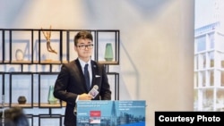 在英國駐港總領事館參與投資暨貿易政策說明會上(照片來源： 鄭文傑2018年11月15日臉書貼文)