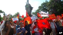 越南人6月5日在中國駐河內大使館門前抗議