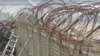 비무장지대(DMZ)의 철책을 검검하는 한국 군(자료사진)