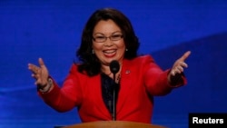 La démocrate Tammy Duckworth qui a perdu ses deux jambes pendant son service militaire pour l'armée américaine, a été élue au Congrès, le 9 novembre 2016.