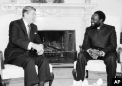 De 1985 a 1993 Jonas Savimbi, aqui fotografado com o Presidente Ronald Reagan, na Casa Branca, disfrutou de uma relação priveligiada com os Estados Unidos.