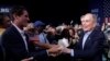 មហាសេដ្ឋីលោក Mike Bloomberg ចាប់ដៃជាមួយអ្នកគាំទ្រ នៅក្នុងអំឡុងធ្វើយុទ្ធនាការរកសំឡេងឆ្នោតនៅទីក្រុង West Palm Beach រដ្ឋ Florida ថ្ងៃទី៣ ខែមីនា ឆ្នាំ២០២០។