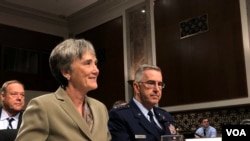 前美國空軍部長威爾遜女士在2019年7月30日參議院軍委會聽證會上支持海騰上將的 清白（美國之音黎堡拍攝）