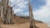 Erosion près d'un village de pêcheurs situé sur le site de construction du nouveau port à Lomé, au Togo le 2 juin 2018.