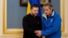 Президент України Володимир Зеленський і генеральний директор Міжнародного агентства з атомної енергії (МАГАТЕ) Рафаель Маріано Гроссі під час зустрічі в Києві, 4 лютого 2025 року. (Фото: Тетяна ДЖАФАРОВА / AFP)