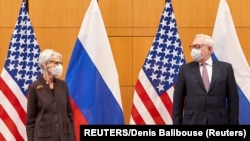 美國副國務卿溫迪·謝爾曼（Wendy Sherman）在日內瓦與俄羅斯副外長謝爾蓋· 里亞布科夫（Sergei Ryabkov）舉行會晤。 （2022年1月10日）