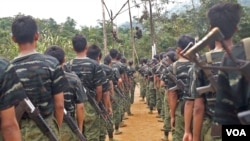រូបភាព​ឯកសារ៖ កង​ទ័ពឧទ្ទាម Arakan Army ធ្វើ​ការ​រើស​សមាជិក​ថ្មី នៅ​ជំរំ​ហ្វឹកហ្វឺន​ក្នុង​រដ្ឋ​កាឈីន។